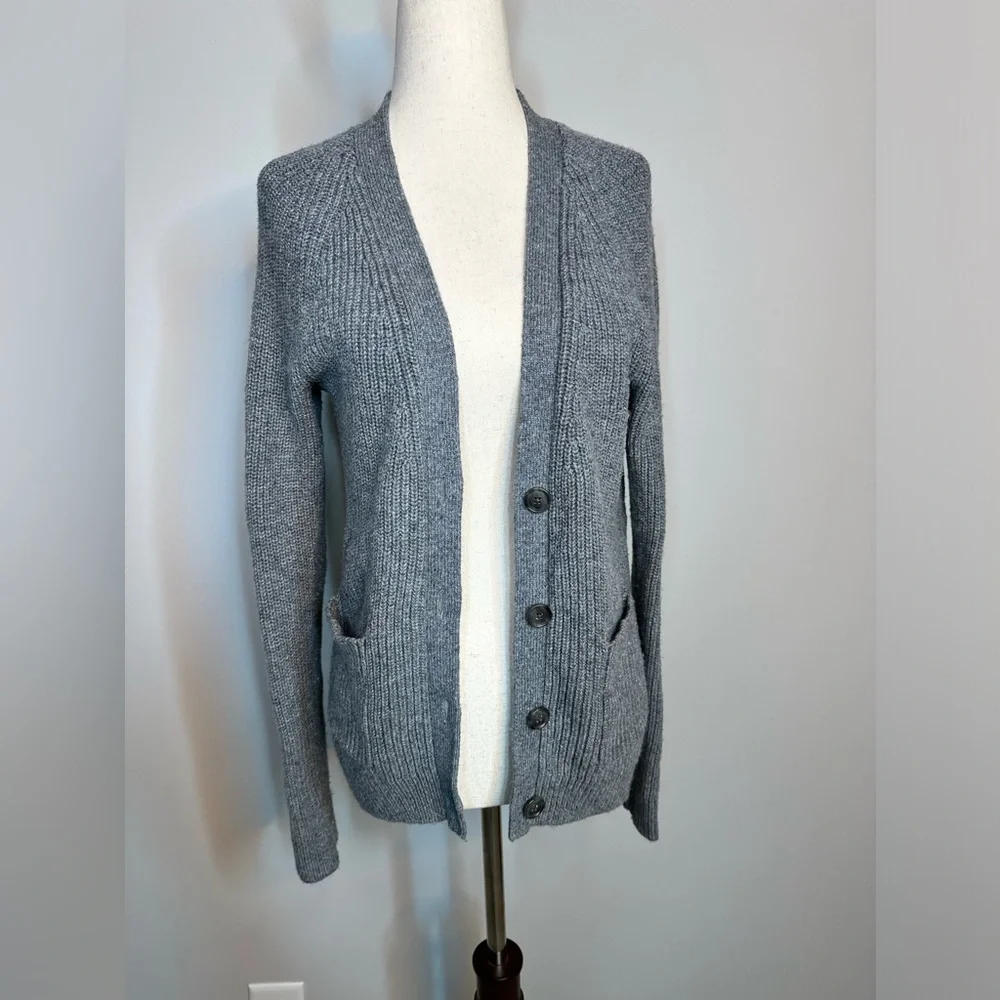 Sz M Gap heathered grey knit button front cardigan pockets wool blend v neck - Picture 2 of 9